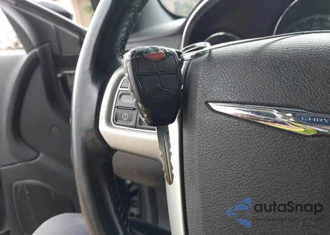 2013 Chrysler 200 Touring z USA, uszkodzony, nr VIN 1C3BCBEBXDN511931